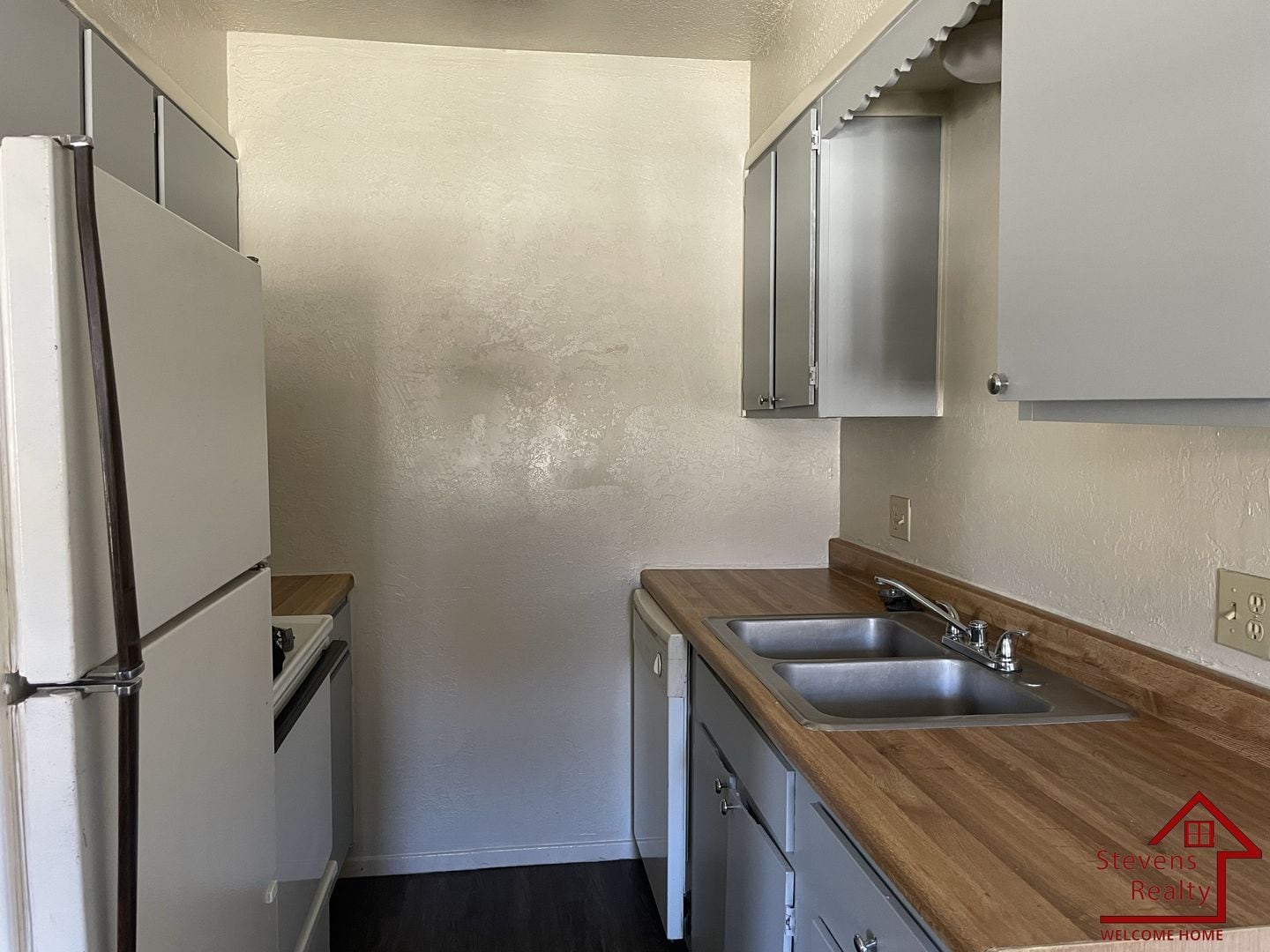 Building Photo - 1502 NW Kingsbury Ave