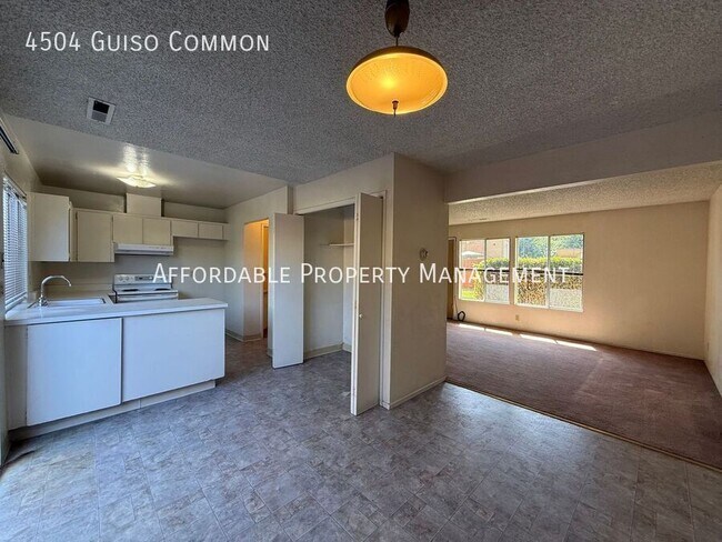 Building Photo - 4504 Guiso Common