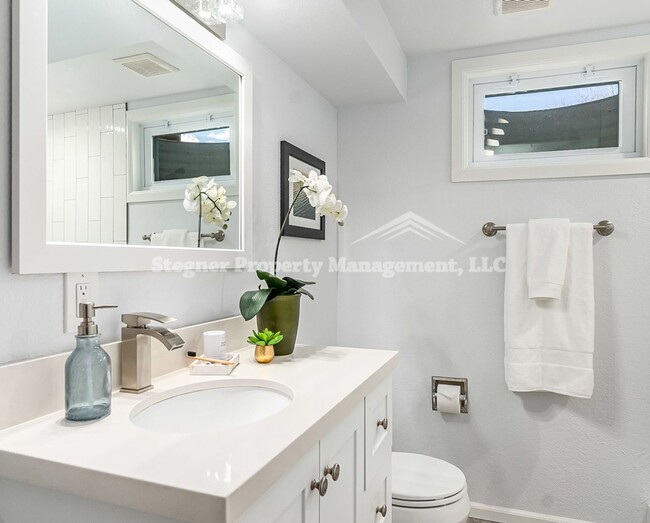 Building Photo - Beautiful Fully Renovated Home