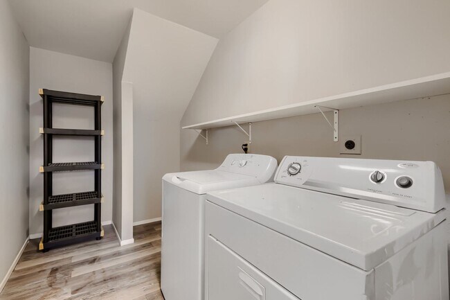 Building Photo - Townhome for Rent