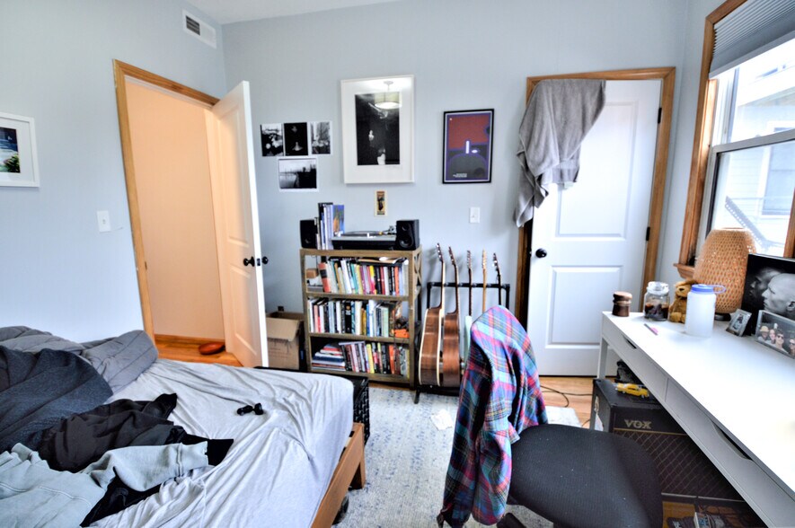 Building Photo - 179 Putnam St