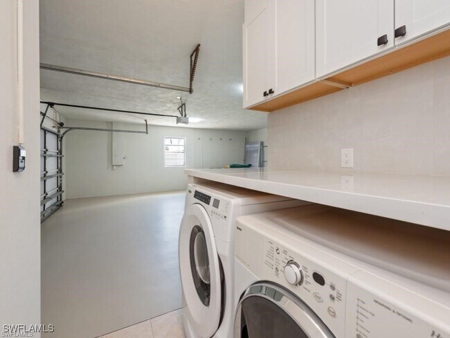 Building Photo - 945 Sundrop Ct