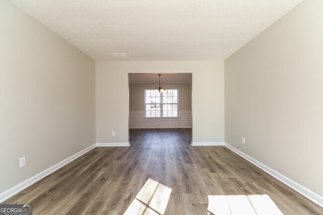 Building Photo - 400 Trinity Tr