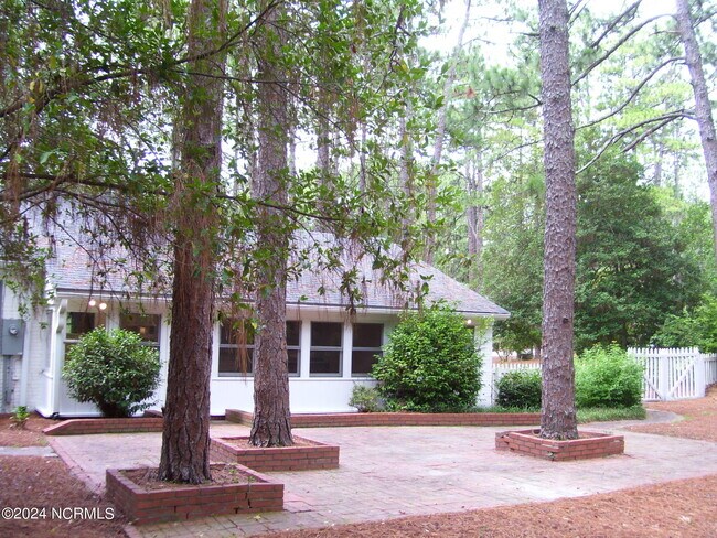 Building Photo - 1215 Midland Rd
