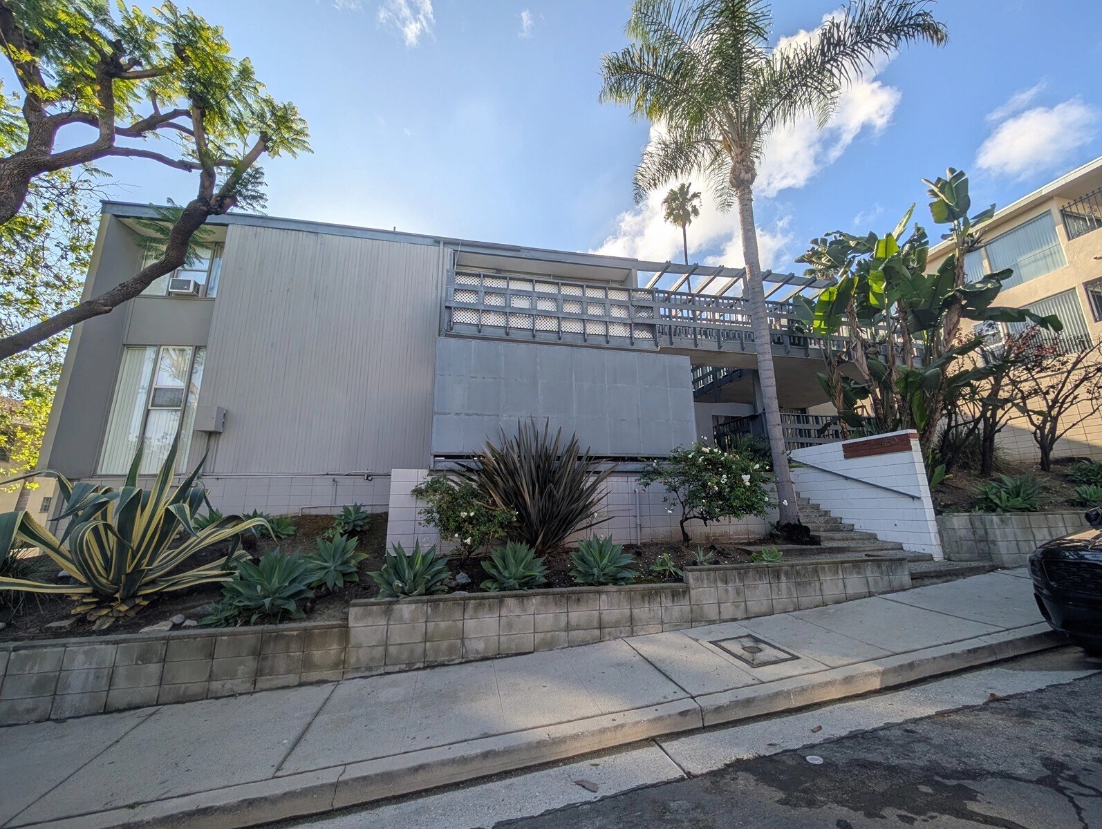 Building Photo - 4150 Hillcrest Dr