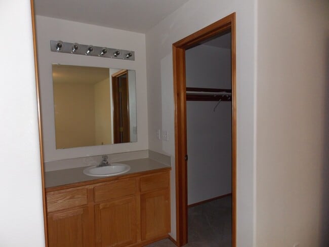 Building Photo - 8813 W Bonnie Ave