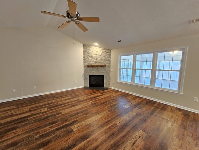 Building Photo - 203 Crown Empire Ct