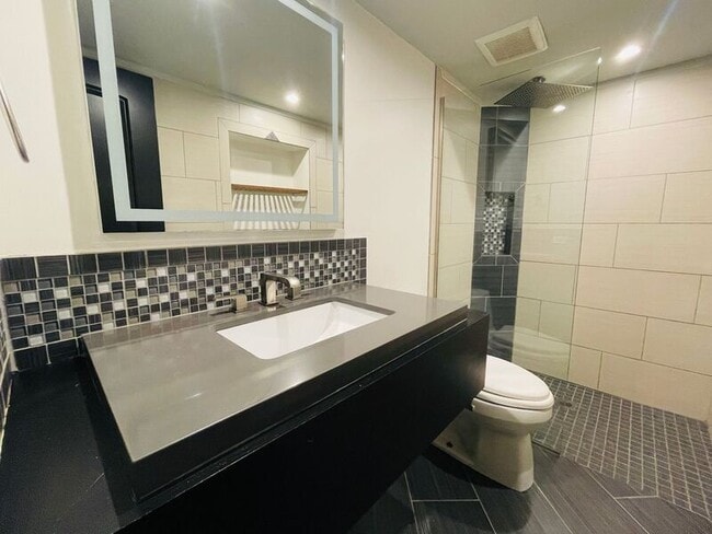 Building Photo - 2010 W 95th St