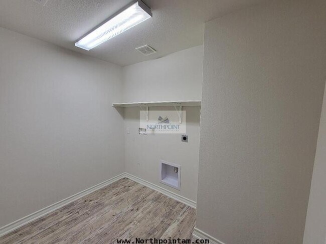 Building Photo - Charming 4 beds 2.5 baths in San Antonio