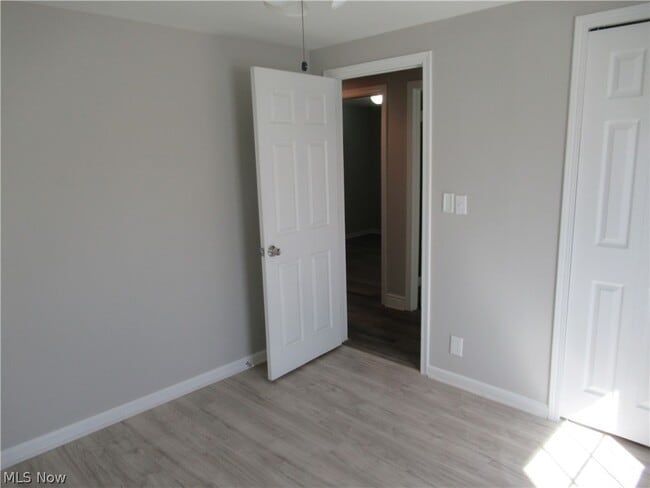 Building Photo - 9295 Dorothy Dr