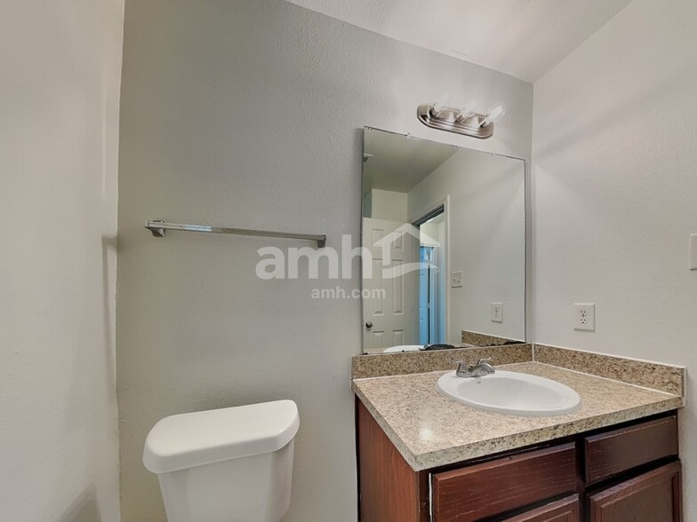 Building Photo - 2710 Bammelwood Dr