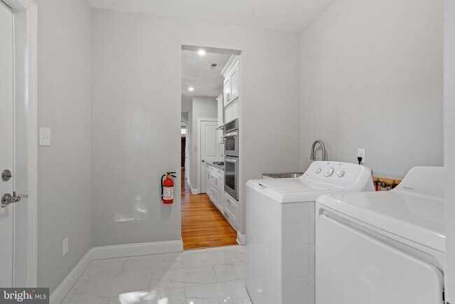 Building Photo - 142 Snyder Pl