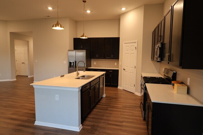 Building Photo - 2951 Daylily Dr