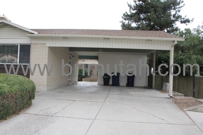 Building Photo - 602 Pioneer Ave