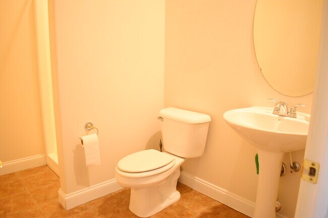 Building Photo - 1305 Wakefield Ct