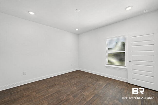Building Photo - 13390 Shea Cir