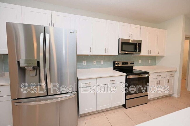 Building Photo - 2028 Rosewood Cir