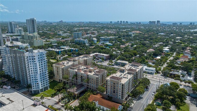 Building Photo - 520 SE 5 Ave