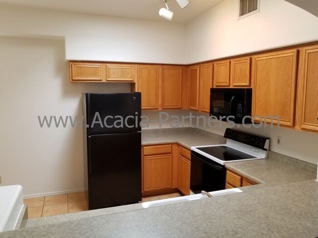 Building Photo - 3 Bedroom/2 Bath in Gated Community