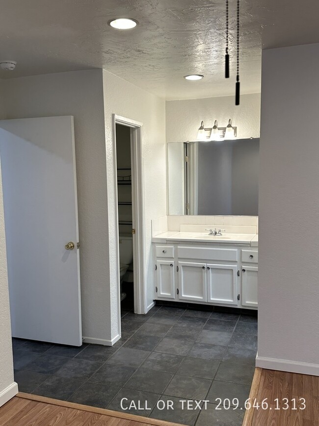 Building Photo - 541 San Vincente Ct