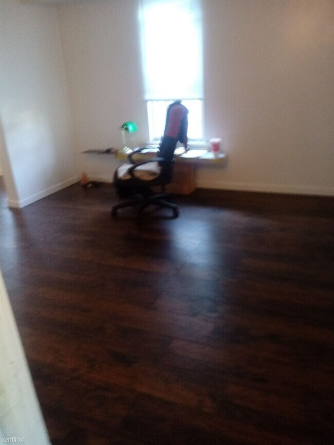 Building Photo - 2 br, 1 bath House - 617 N Sycamore St 617...