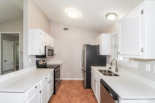 Building Photo - 5930 Garden Ridge Dr