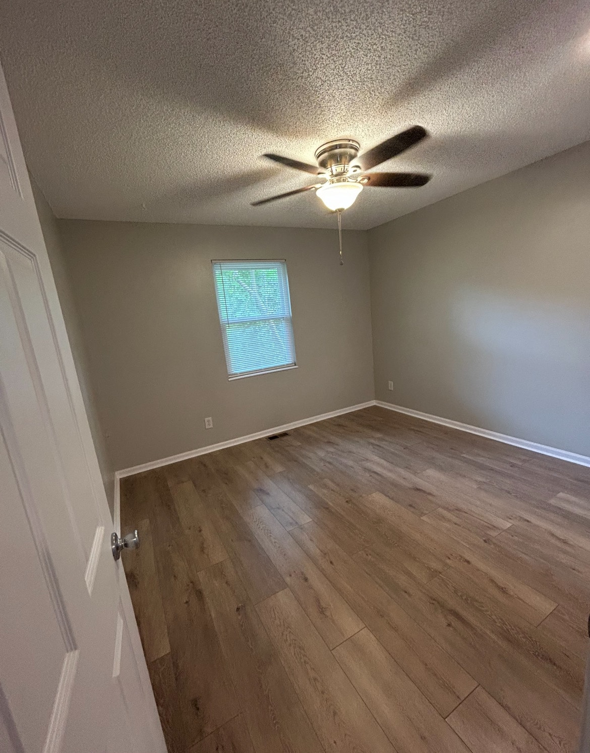Building Photo - 1411 La Chateau Dr