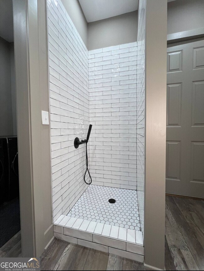 Building Photo - 950 Island Shoals Rd