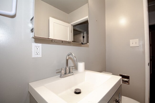 Building Photo - 1560 Goodlett St