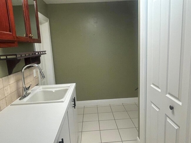 Building Photo - 8526 SW Westwood Ln