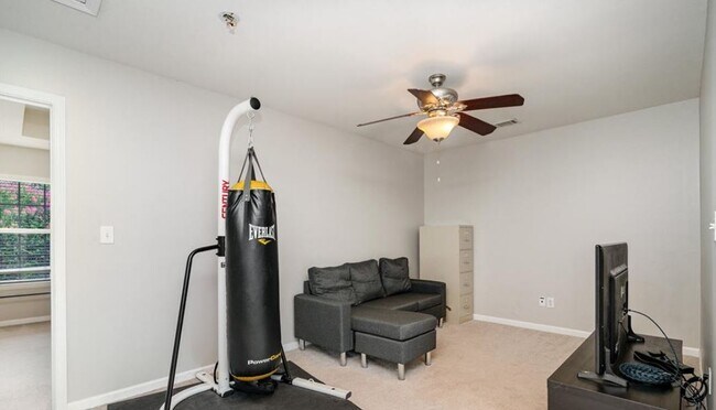 Building Photo - 3367 Streamside Dr