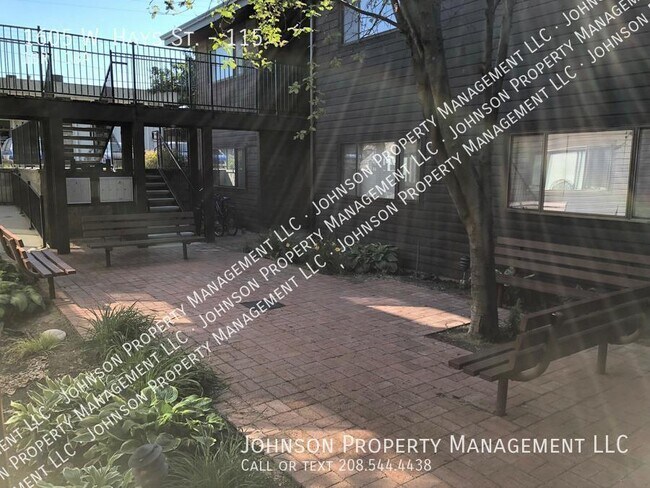 Building Photo - 1605 W Hays St