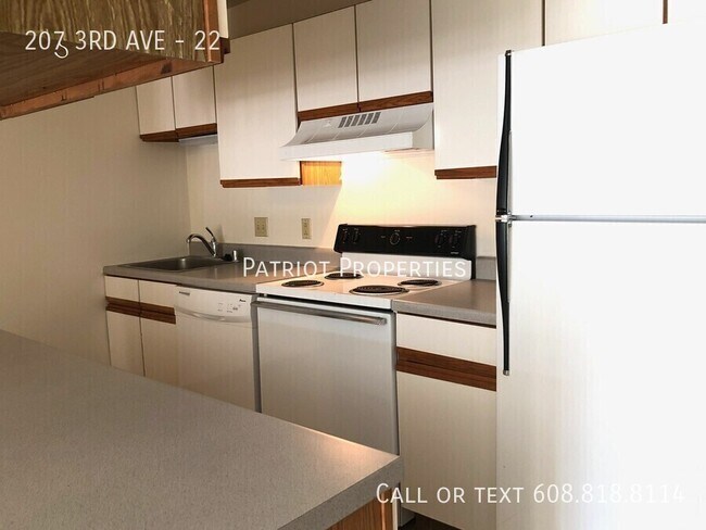 Building Photo - 207 3rd Ave