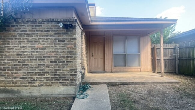 Building Photo - 2702 Westchester Dr