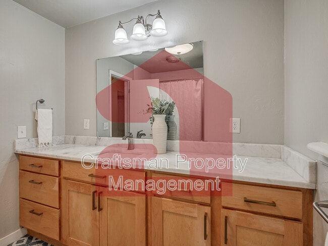 Building Photo - 1501 Gladstone Terrace