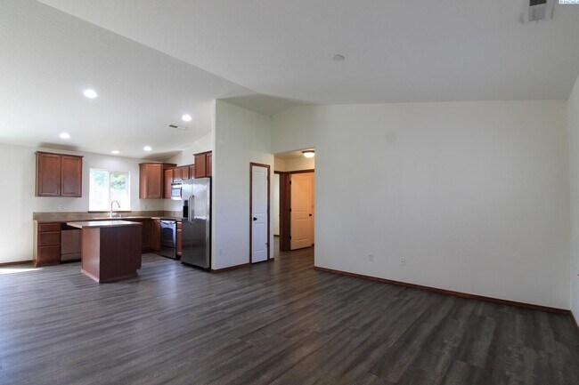 Building Photo - 3 Bed, 2 Bath West Pasco Home on Cul-de-Sac