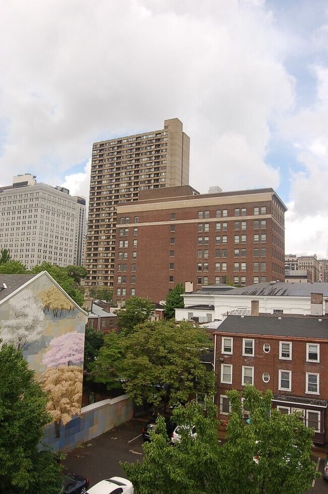 Building Photo - Charming 1 BR w/ Great Natural Light!*Avai...