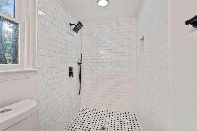 Building Photo - 2735 Defoors Ferry Rd NW