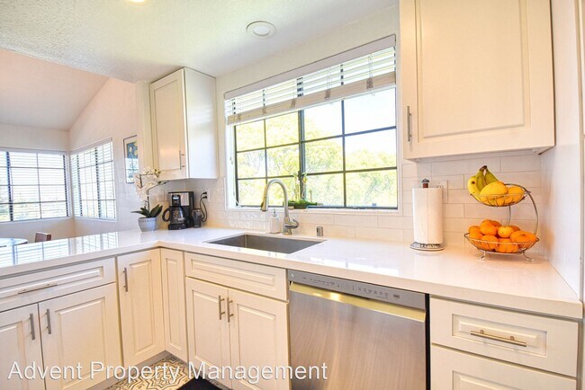 Building Photo - 16430 Avenida Venusto