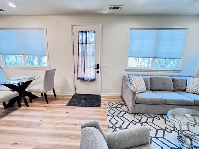 Building Photo - FURNISHED!!! Charming 2BD/1BA Single-Story...