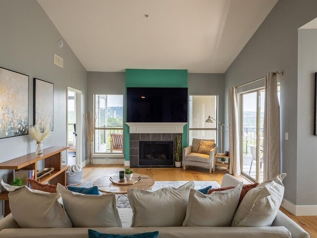 Building Photo - 6000 Shepherd Mountain Cove