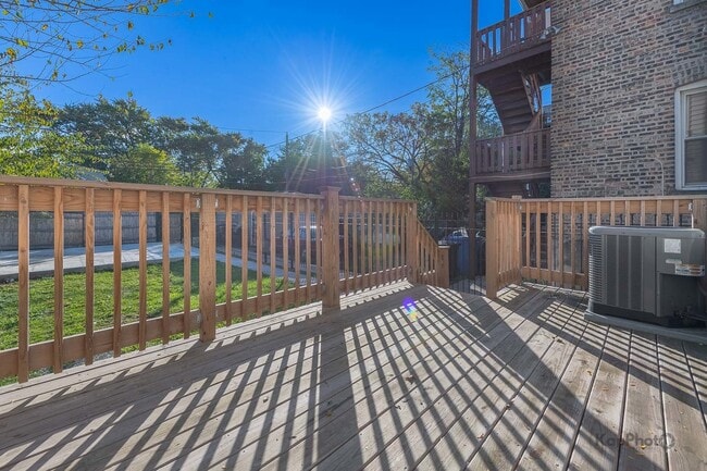 Building Photo - 527 N Ridgeway Ave