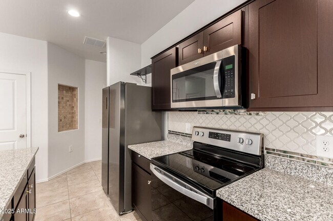 Building Photo - 5267 E Diatomite Dr