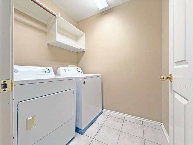 Building Photo - 63 Ledgestone Pl