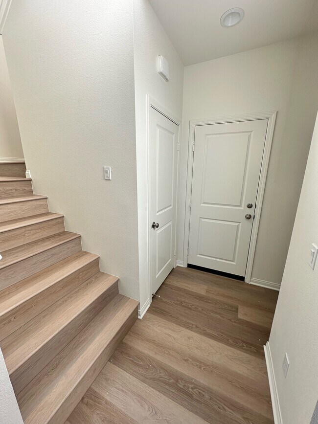 Building Photo - 114 S Lassen Ave