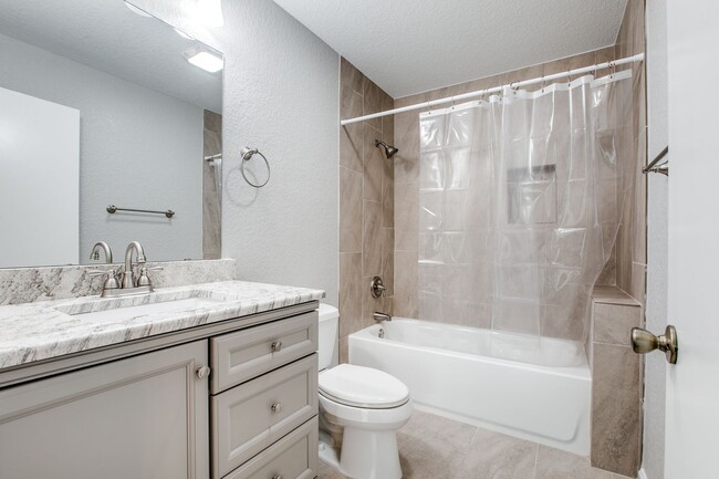 Building Photo - 2 Bedroom/2.5 Bath Edgecliff Subdivision