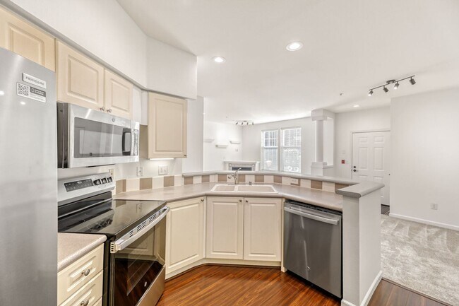 Building Photo - Well-Equipped 2 Bed 2 Bath Sonoma Villero Condo w/ Community Pool, Hot Tub & Exercise Room!