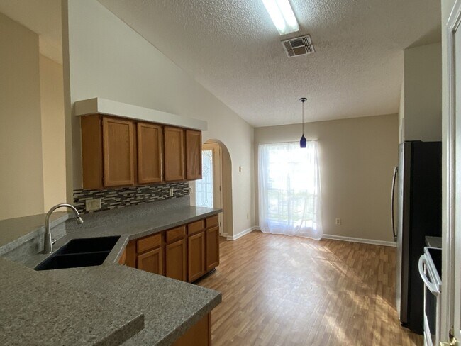 Building Photo - COMING SOON – 3 Bedroom, 2 Bathroom Single...