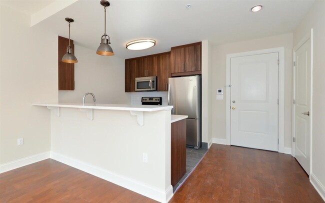 Building Photo - 100 Marshall St