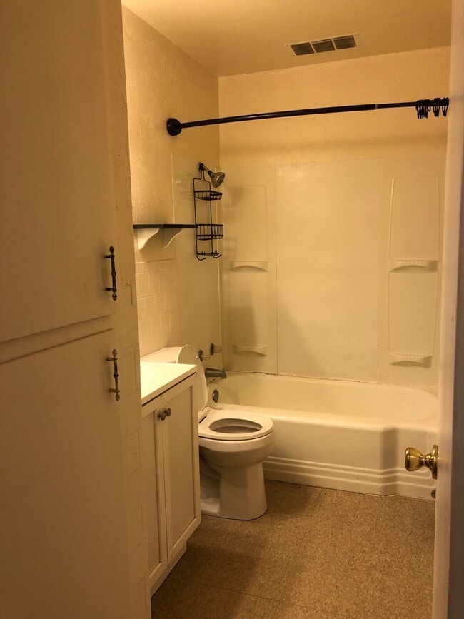 Building Photo - Located in Avondale!!! 3/1 Large Fenced Ba...